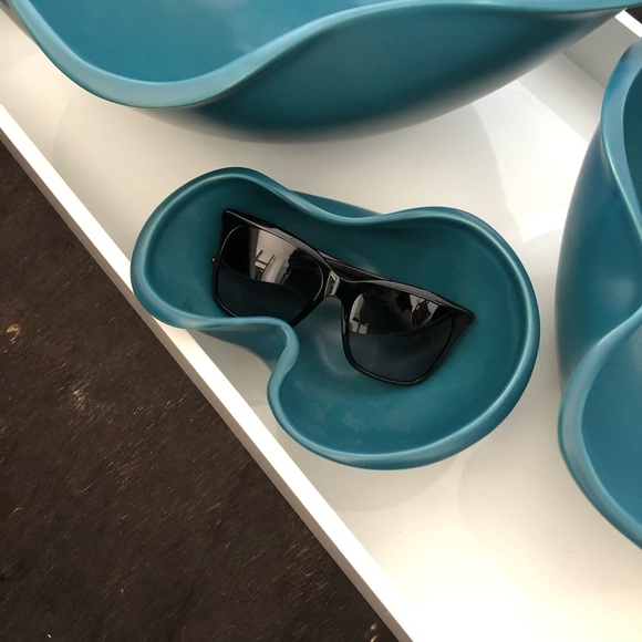 Set of Jonathan Adler WIGGLE bowls in Navy. Large, medium and small. Stacking. - Picture 10 of 10